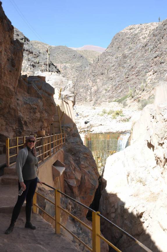 Trilha no estreito canyon da Garganta del Diablo, em Tilcara - Argentina